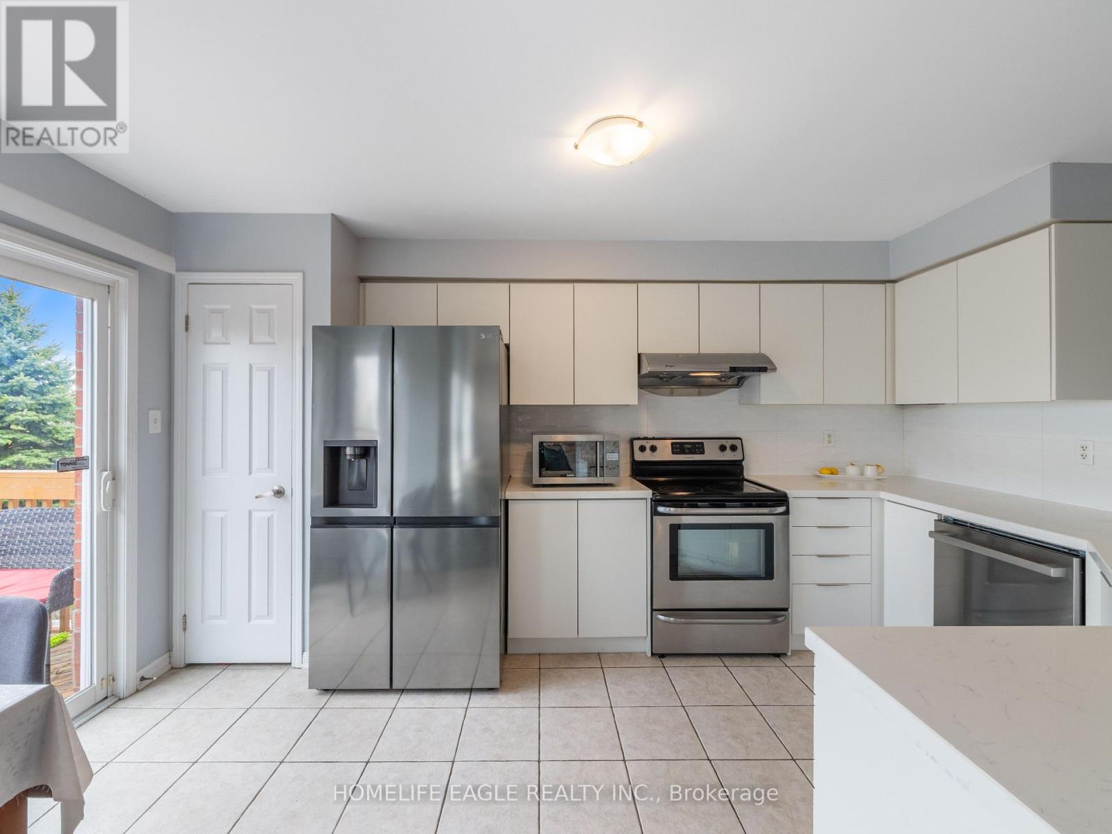 257 Chilcott Crescent, Newmarket, Ontario  L3X 3G7 - Photo 7 - N12134699
