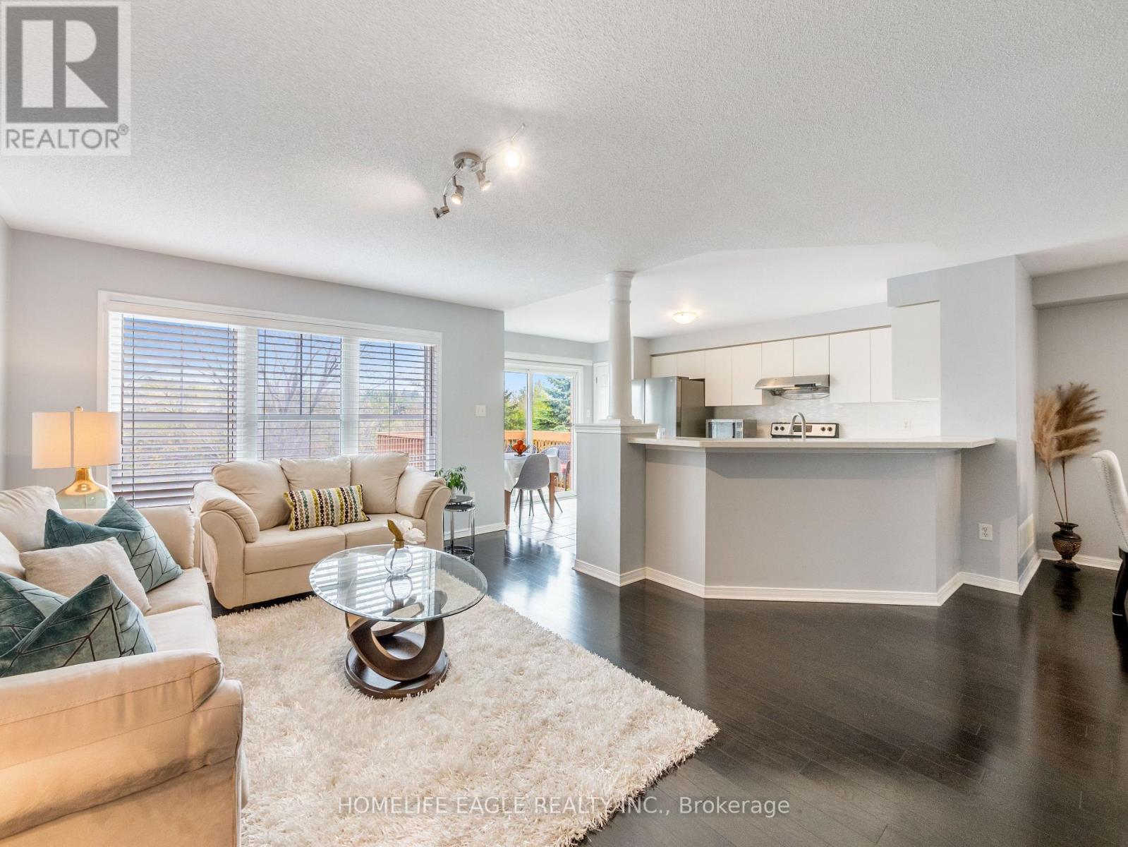 257 Chilcott Crescent, Newmarket, Ontario  L3X 3G7 - Photo 5 - N12134699