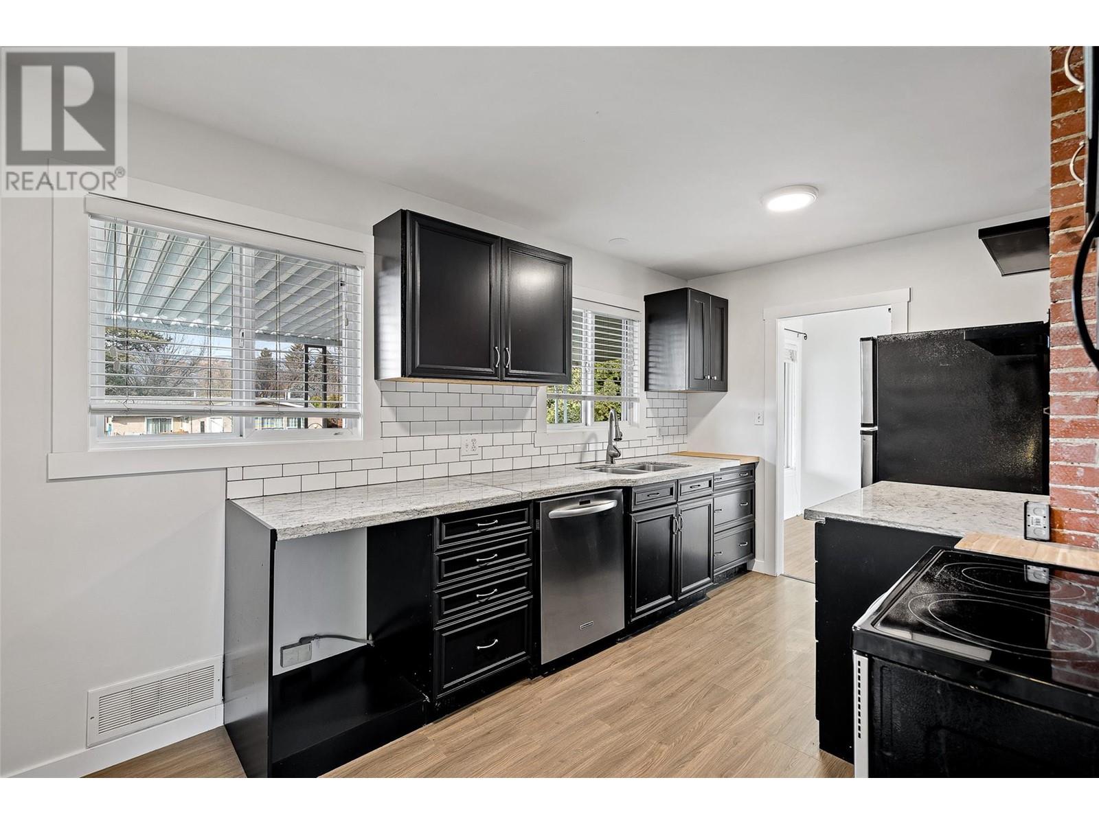 1388 Cherry Crescent W, Kelowna, BC V1Y3X8