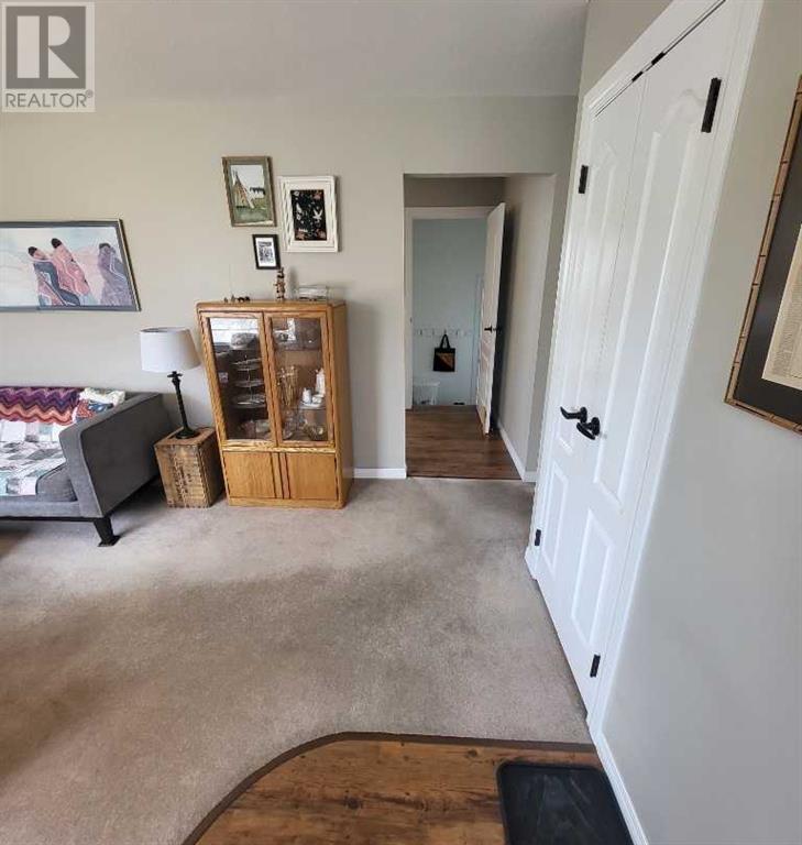 Property at 817 7 Street N image 3
