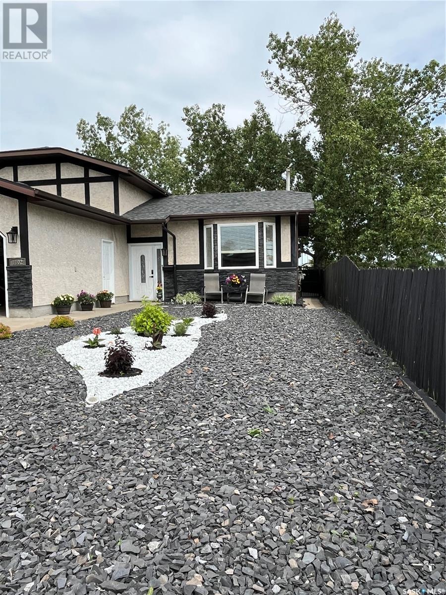 Property at 1102 8th AVENUE N image 3