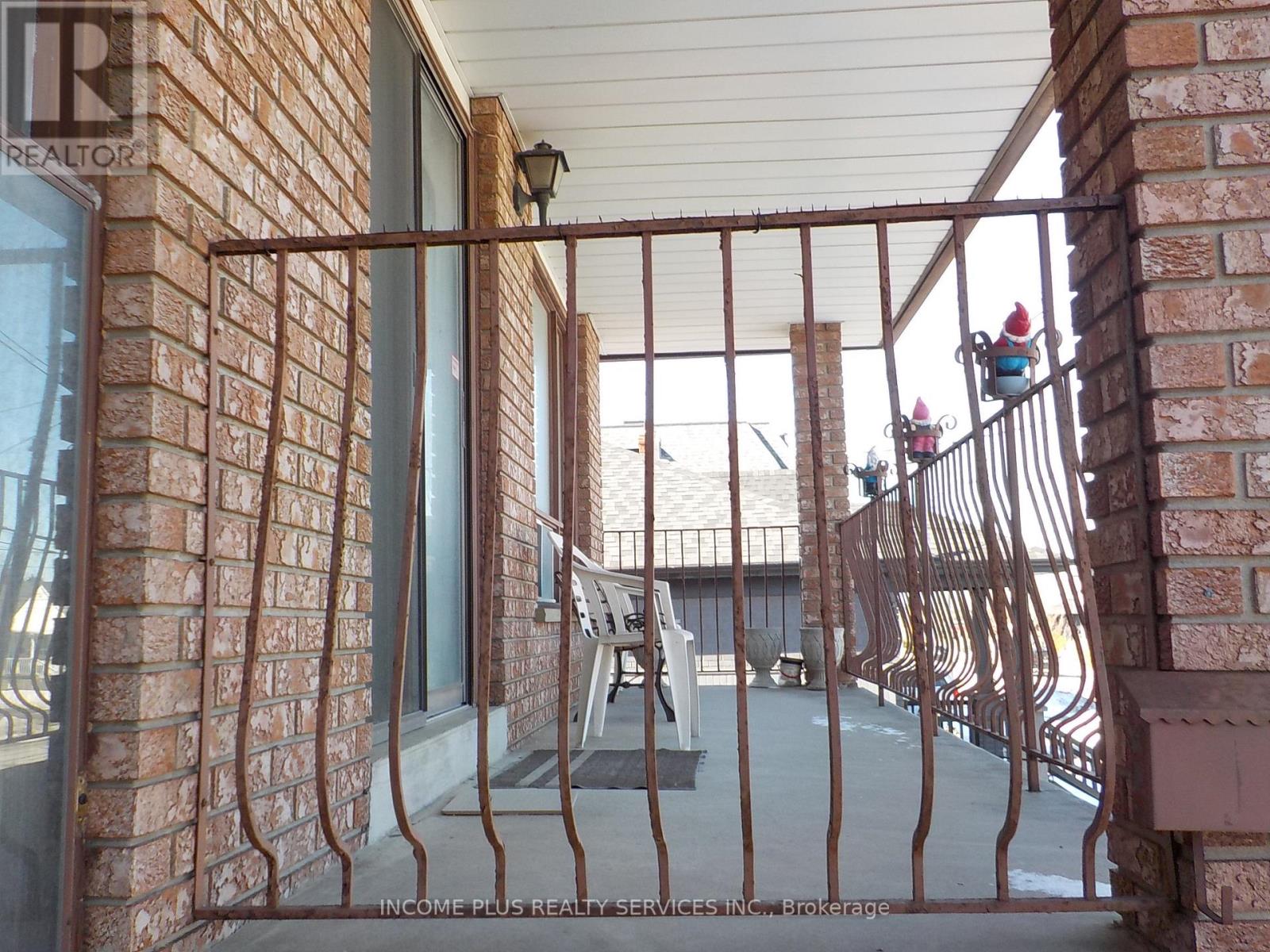 335 Ranee Avenue, Toronto, Ontario  M6A 1N9 - Photo 12 - W12048082