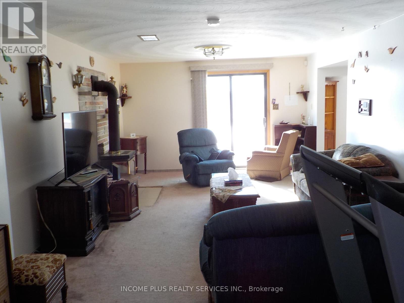 335 Ranee Avenue, Toronto, Ontario  M6A 1N9 - Photo 7 - W12048082