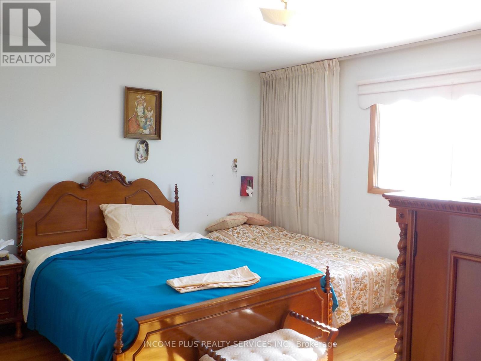 335 Ranee Avenue, Toronto, Ontario  M6A 1N9 - Photo 11 - W12048082