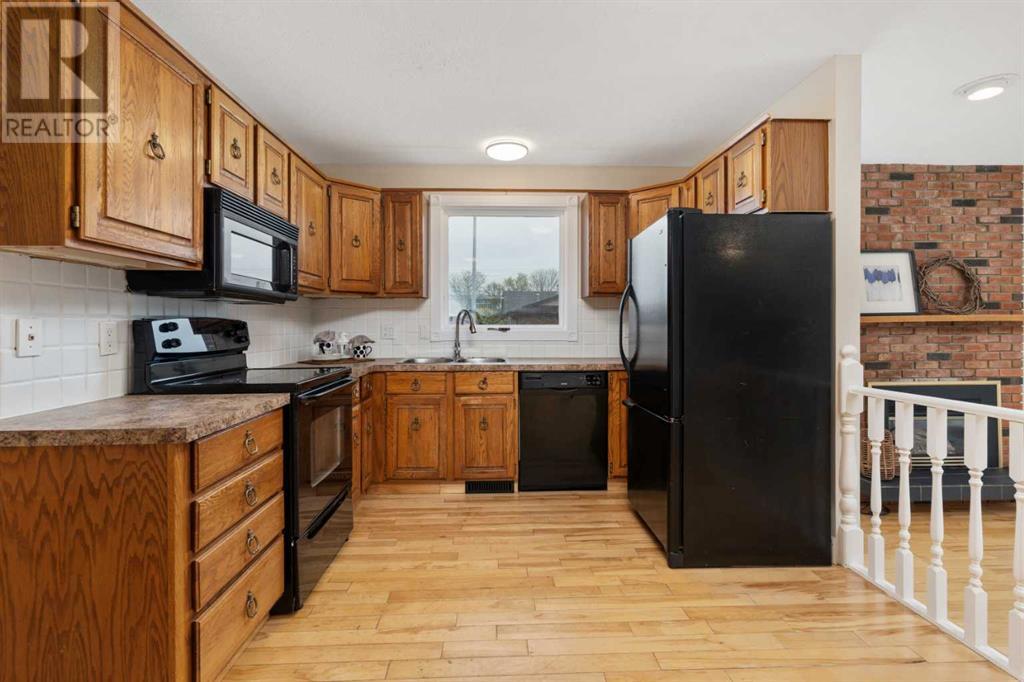 6301 43a Avenue Close, Camrose, Alberta  T4V 3N3 - Photo 4 - A2218732