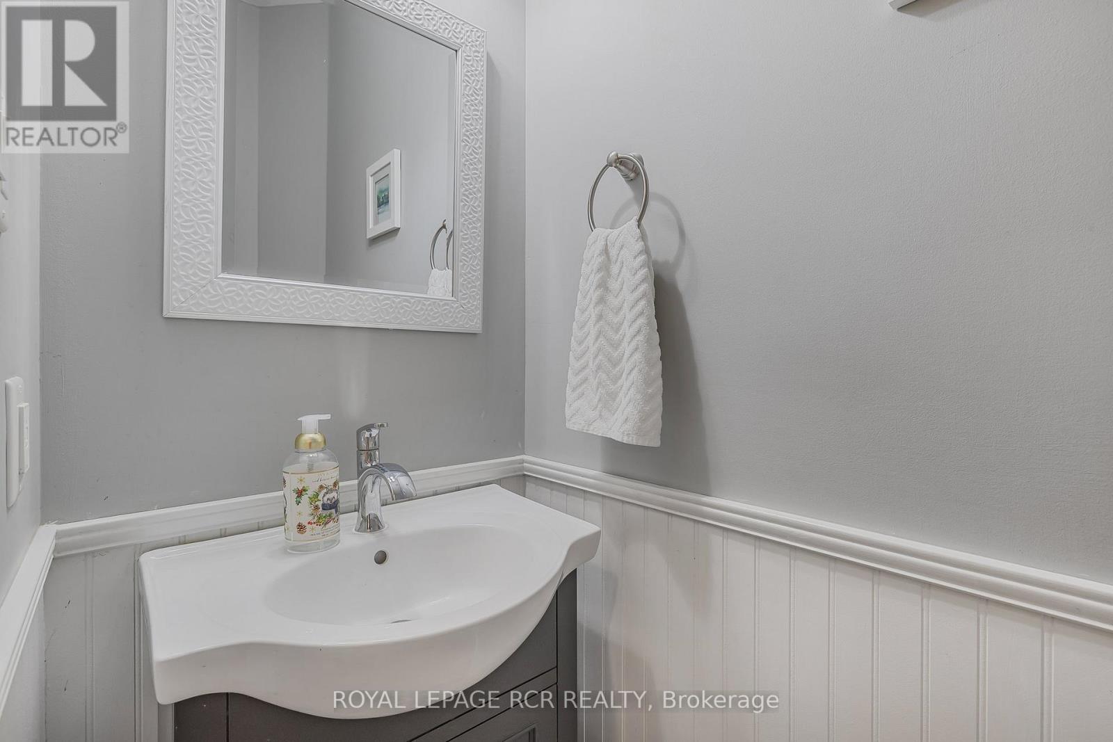 2 Littlebrook Lane, Caledon, Ontario  L7C 3M4 - Photo 17 - W12150178