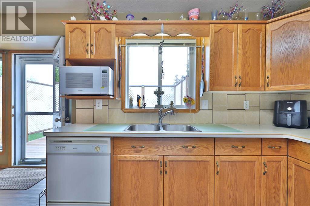 56 Edgewood Drive, Camrose, Alberta  T4V 4Z1 - Photo 14 - A2221389