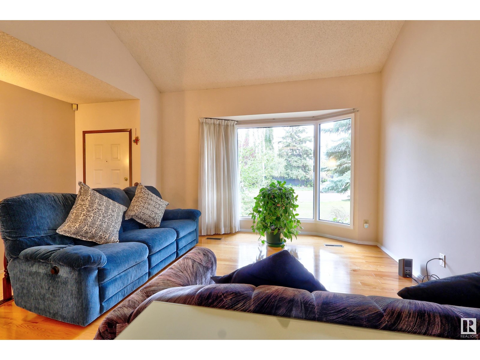 1804 114 St Nw, Edmonton, Alberta  T6J 4V1 - Photo 5 - E4437620