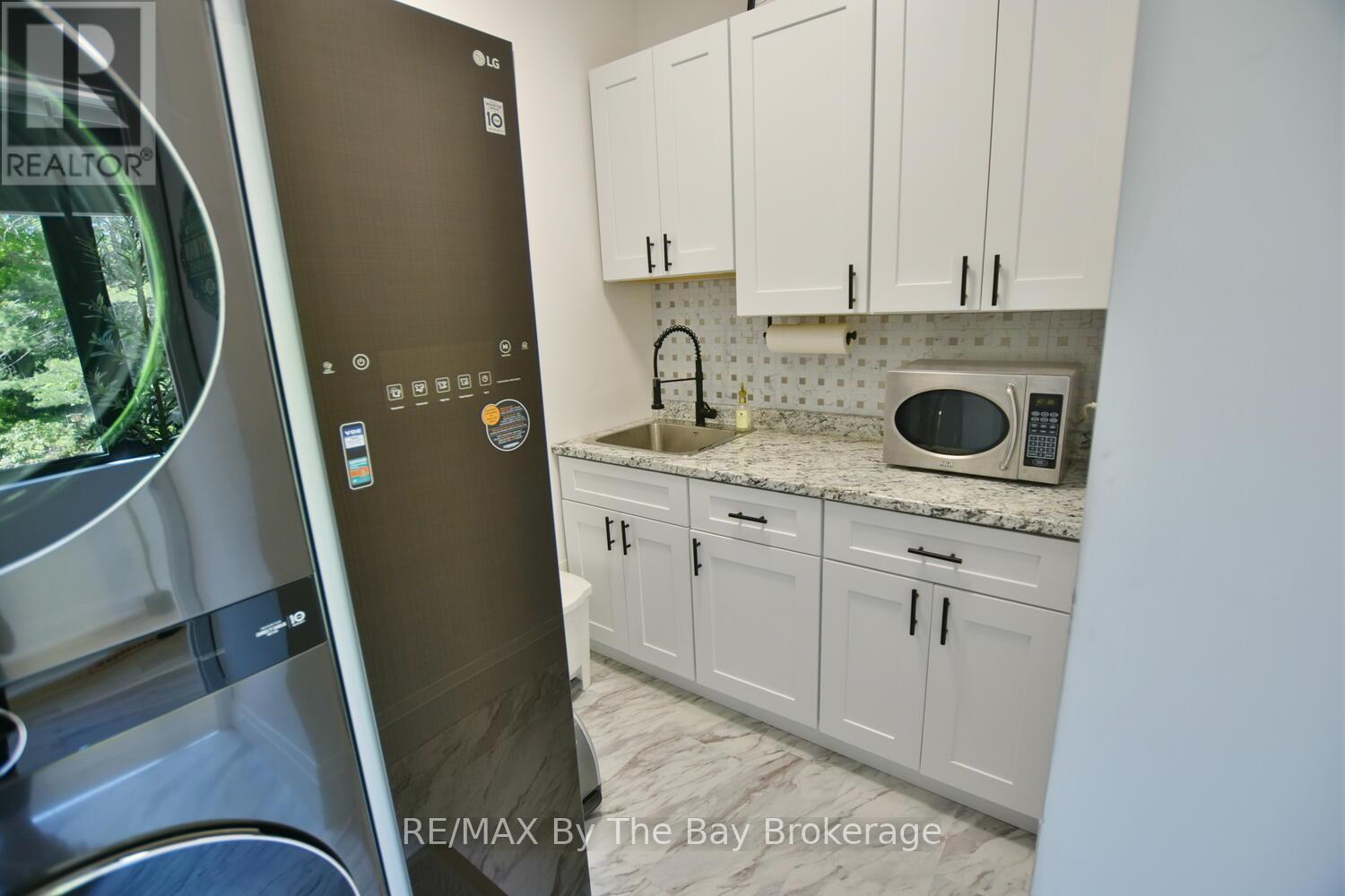 183 Woodland Drive, Wasaga Beach, Ontario  L9Z 2V4 - Photo 39 - S12010935