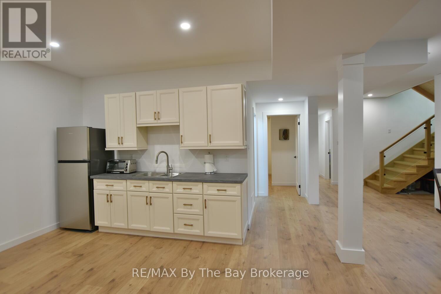 183 Woodland Drive, Wasaga Beach, Ontario  L9Z 2V4 - Photo 43 - S12010935
