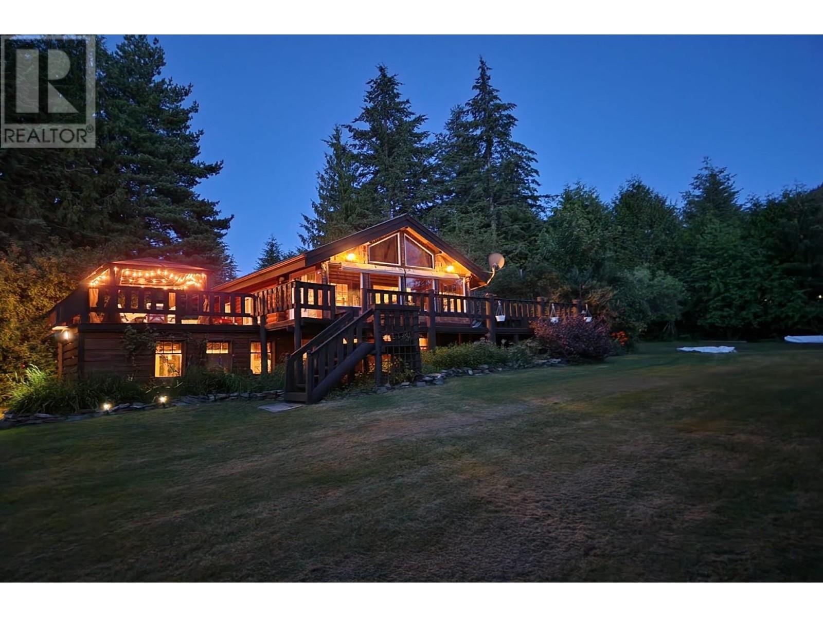 4061 Torry Road, Eagle Bay, British Columbia  V0E 1T0 - Photo 3 - 10348135