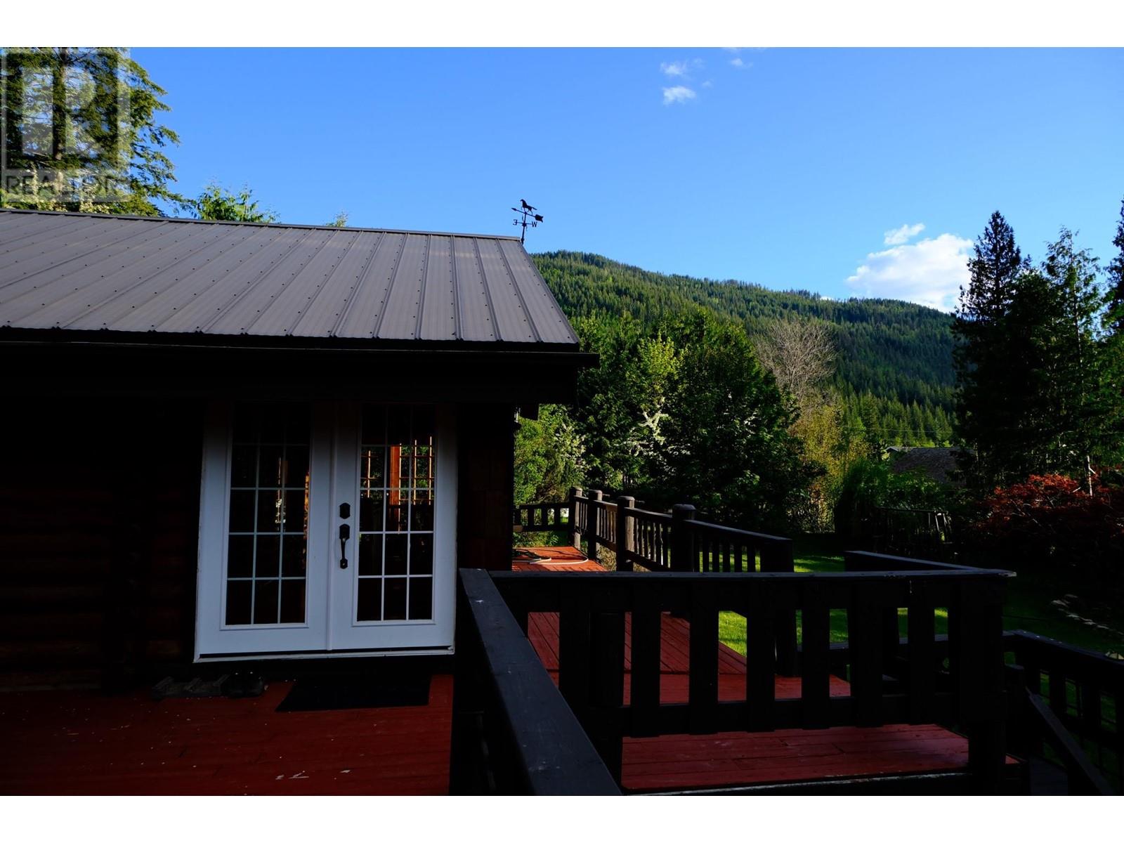 4061 Torry Road, Eagle Bay, British Columbia  V0E 1T0 - Photo 8 - 10348135