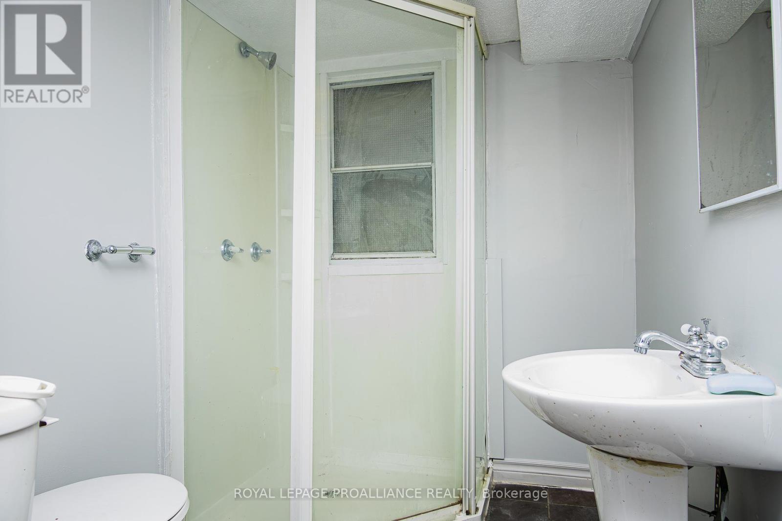 B - 83 Lorne Avenue, Quinte West, Ontario  K8V 5B8 - Photo 5 - X12163662