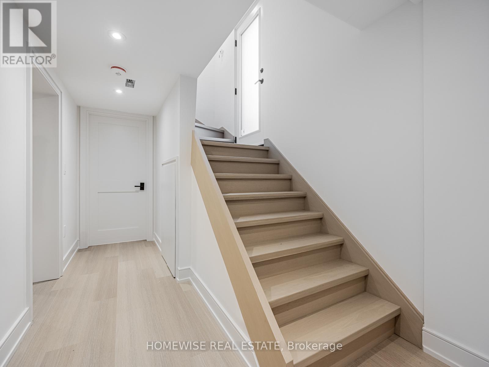 Lower - 21 Raeburn Avenue, Toronto, Ontario  M3H 1G6 - Photo 1 - C12163483