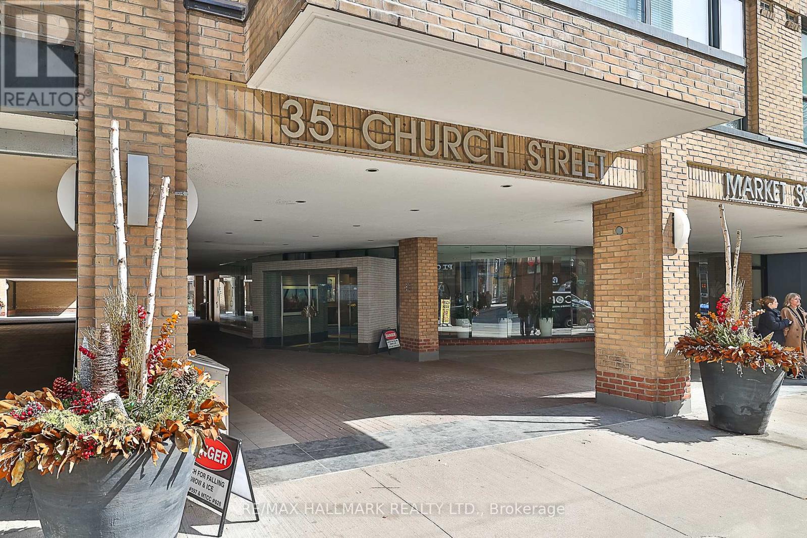 304 - 35 Church Street, Toronto, Ontario  M5E 1T3 - Photo 2 - C12163523