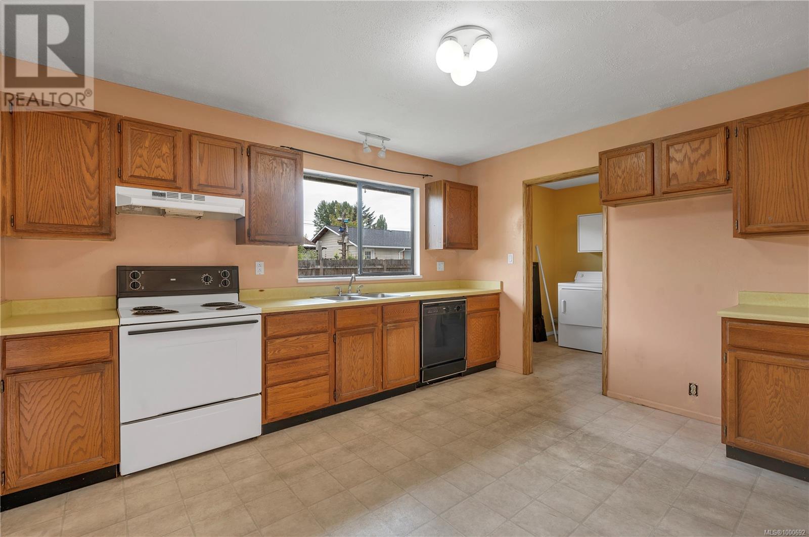 Property at 541 McPhedran Rd S image 2