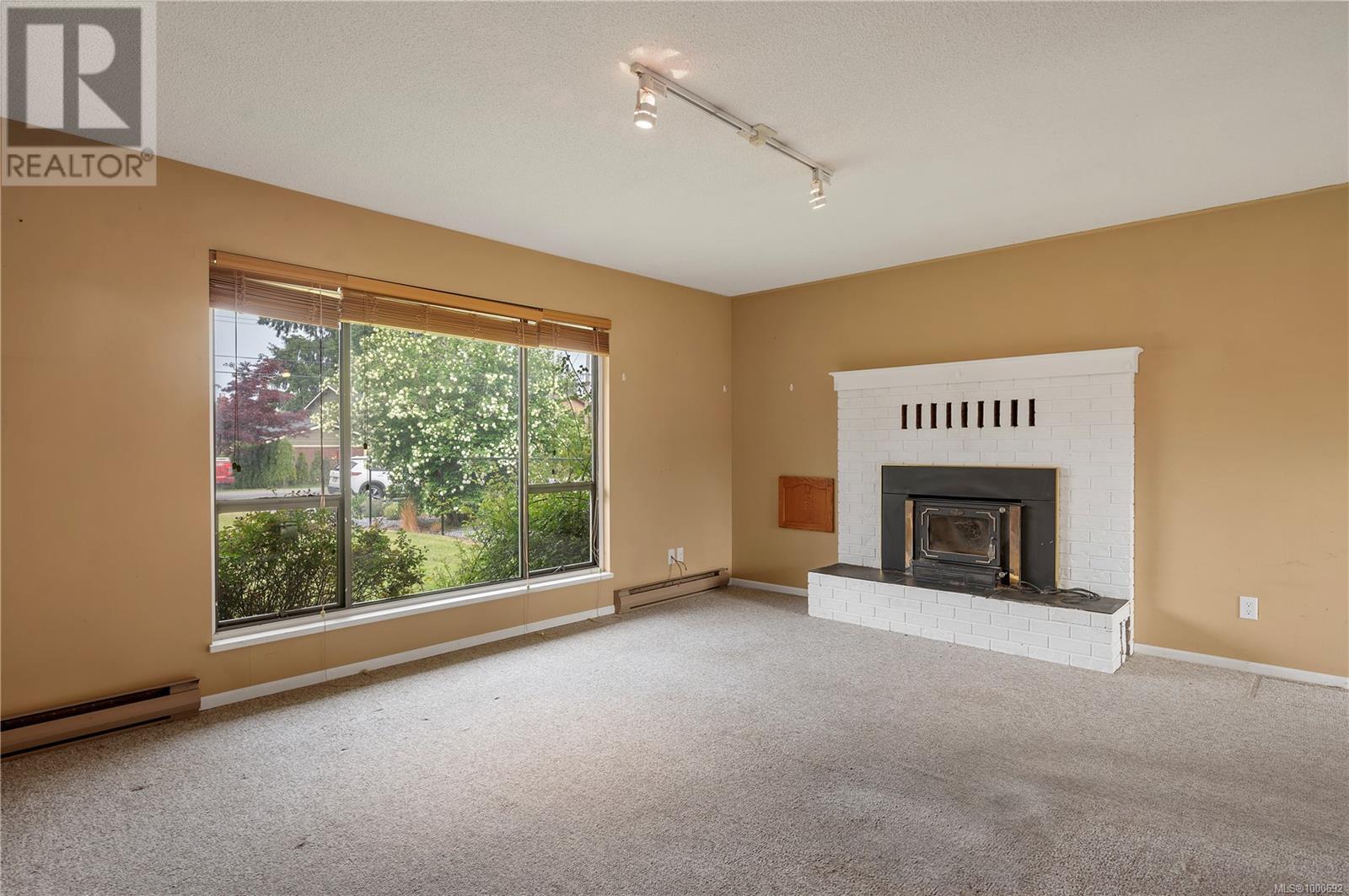 Property at 541 McPhedran Rd S image 3