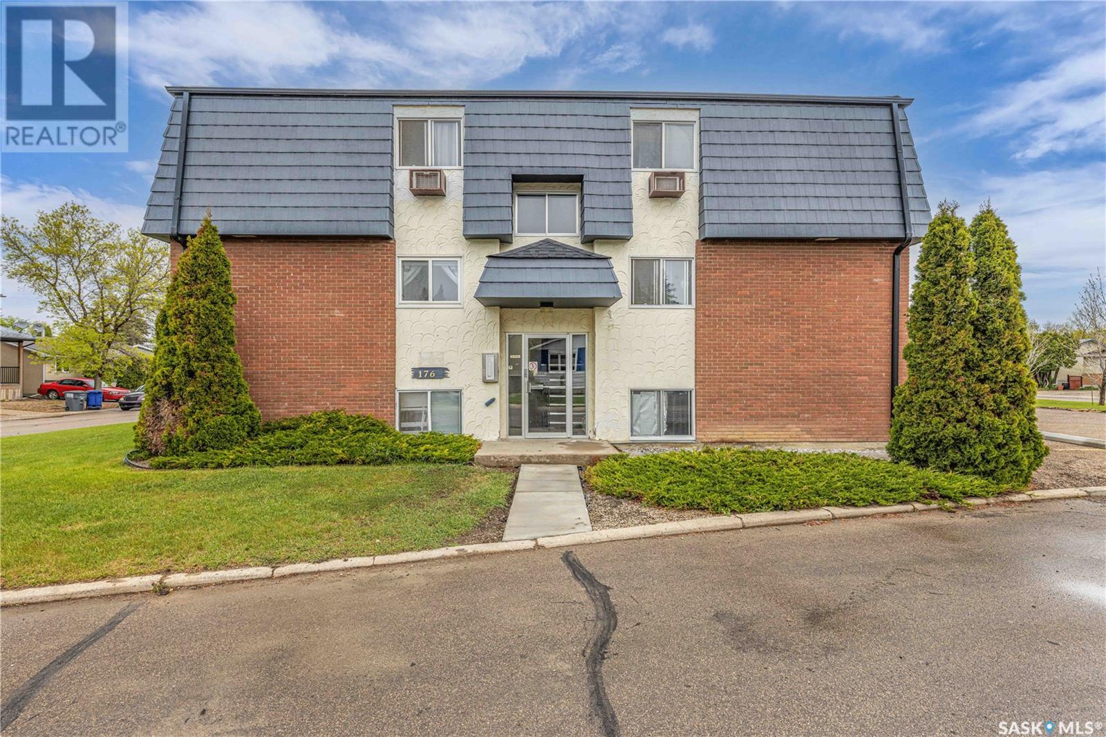 Property at 17 176 Acadia COURT image 1