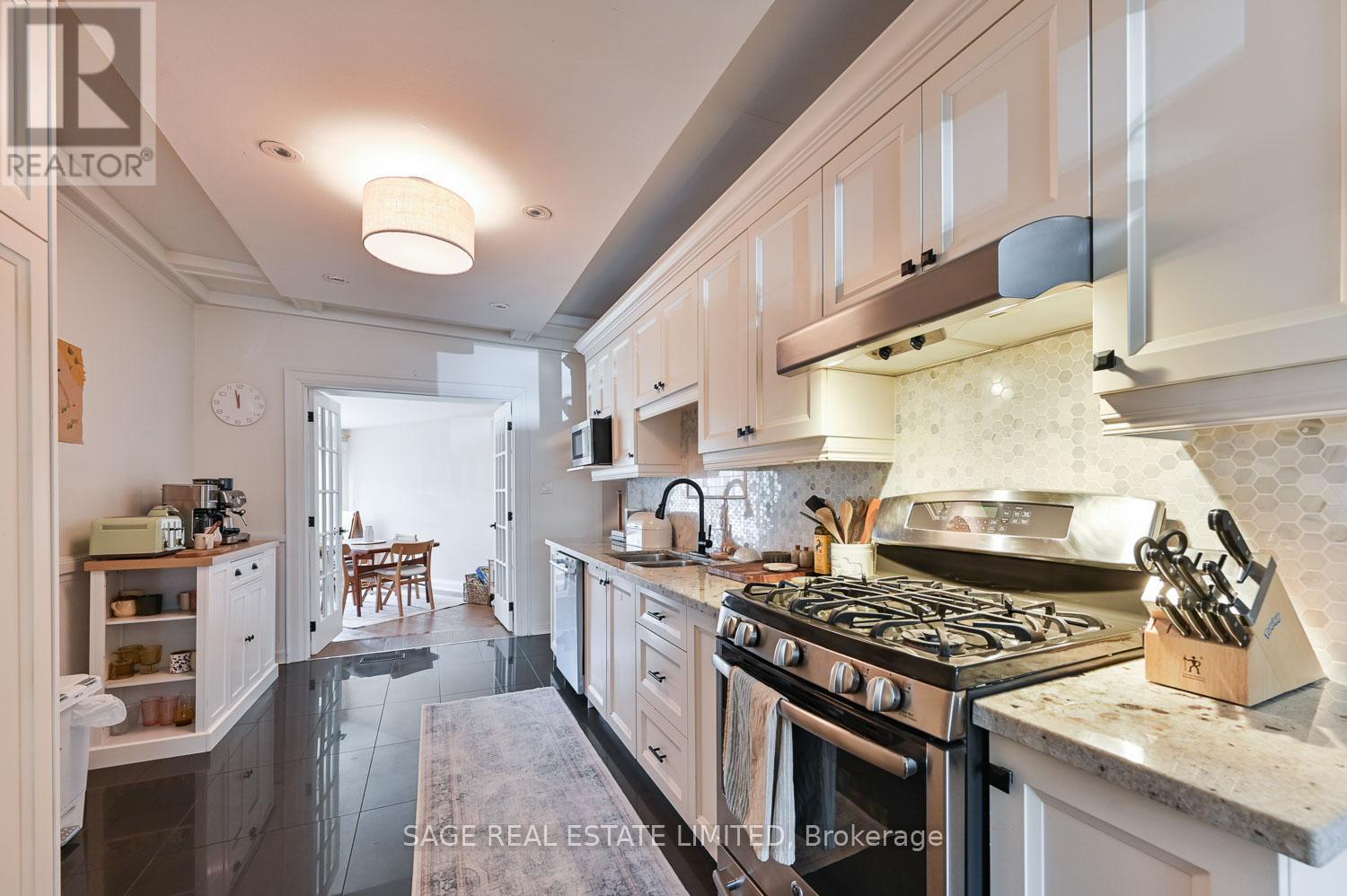 216 Balsam Avenue, Toronto, Ontario  M4E 3C5 - Photo 5 - E12163560