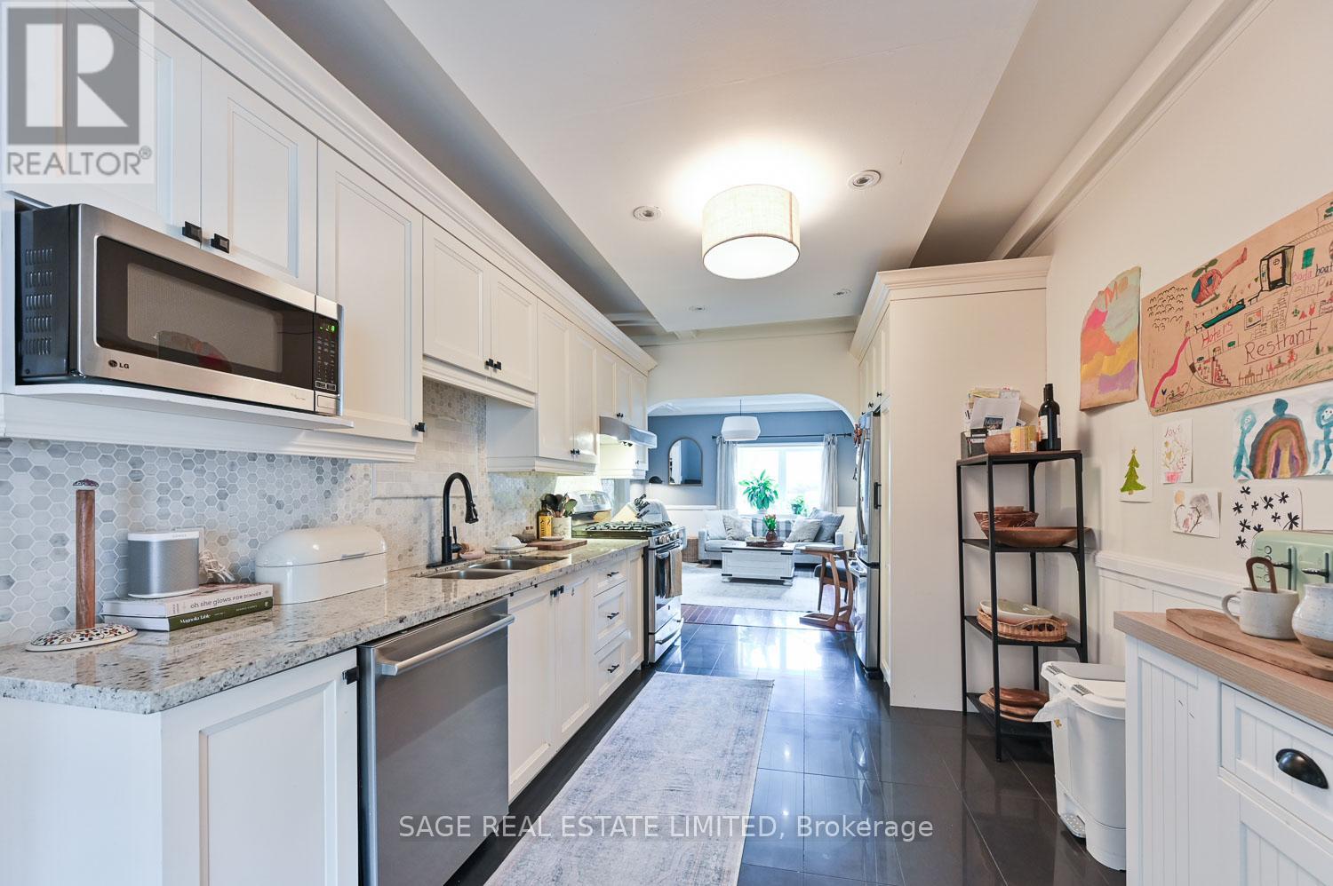 216 Balsam Avenue, Toronto, Ontario  M4E 3C5 - Photo 6 - E12163560