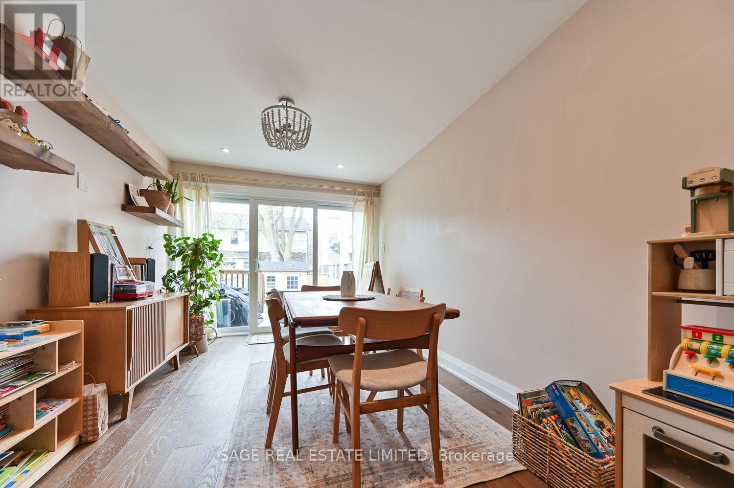216 Balsam Avenue, Toronto, Ontario  M4E 3C5 - Photo 7 - E12163560
