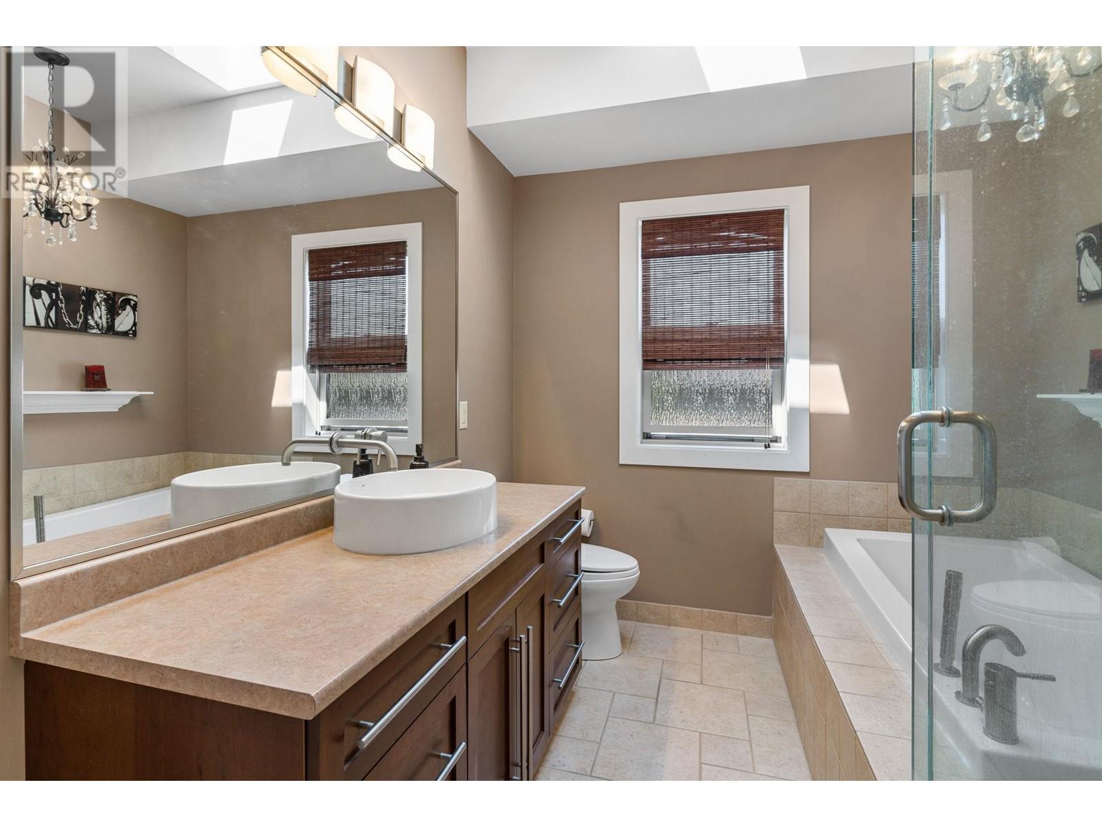 5200 Cobble Court, Kelowna, BC V1W4Y8
