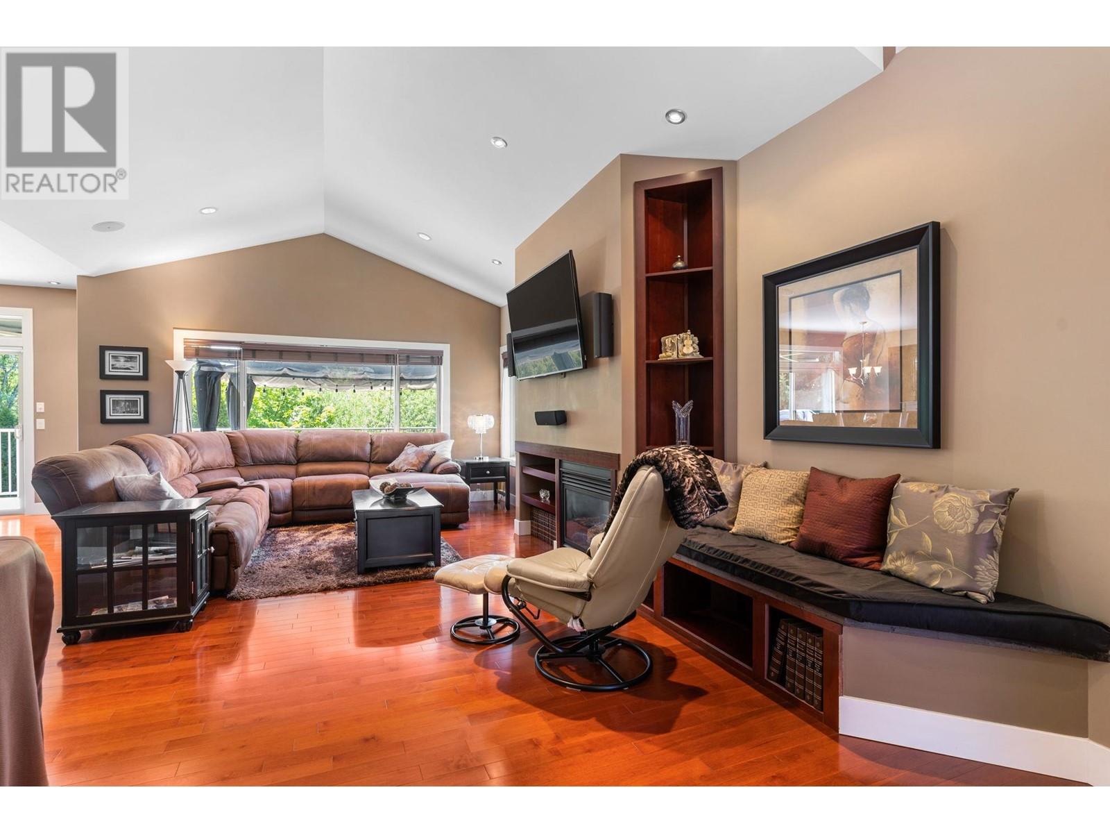 5200 Cobble Court, Kelowna, BC V1W4Y8