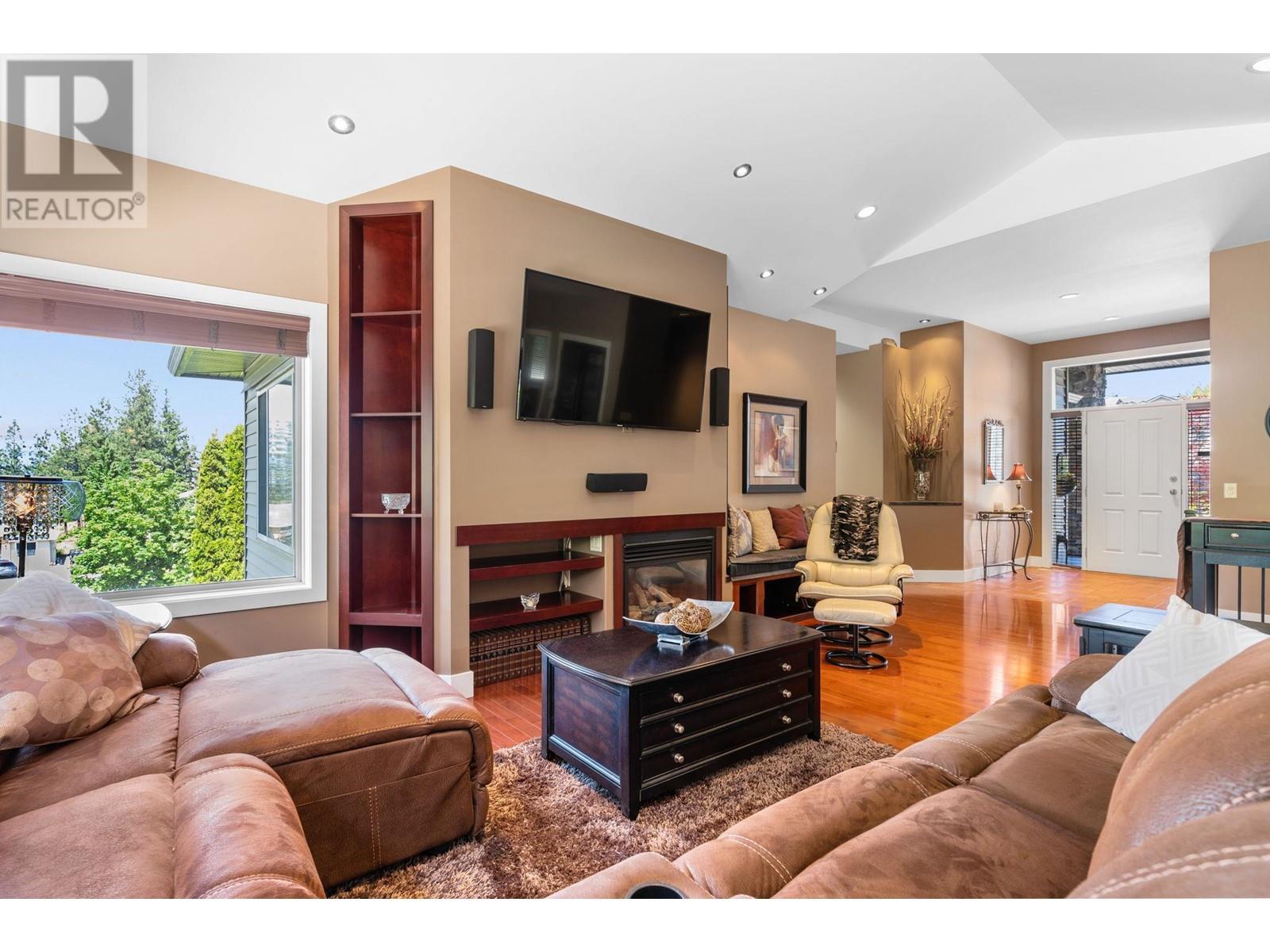 5200 Cobble Court, Kelowna, BC V1W4Y8
