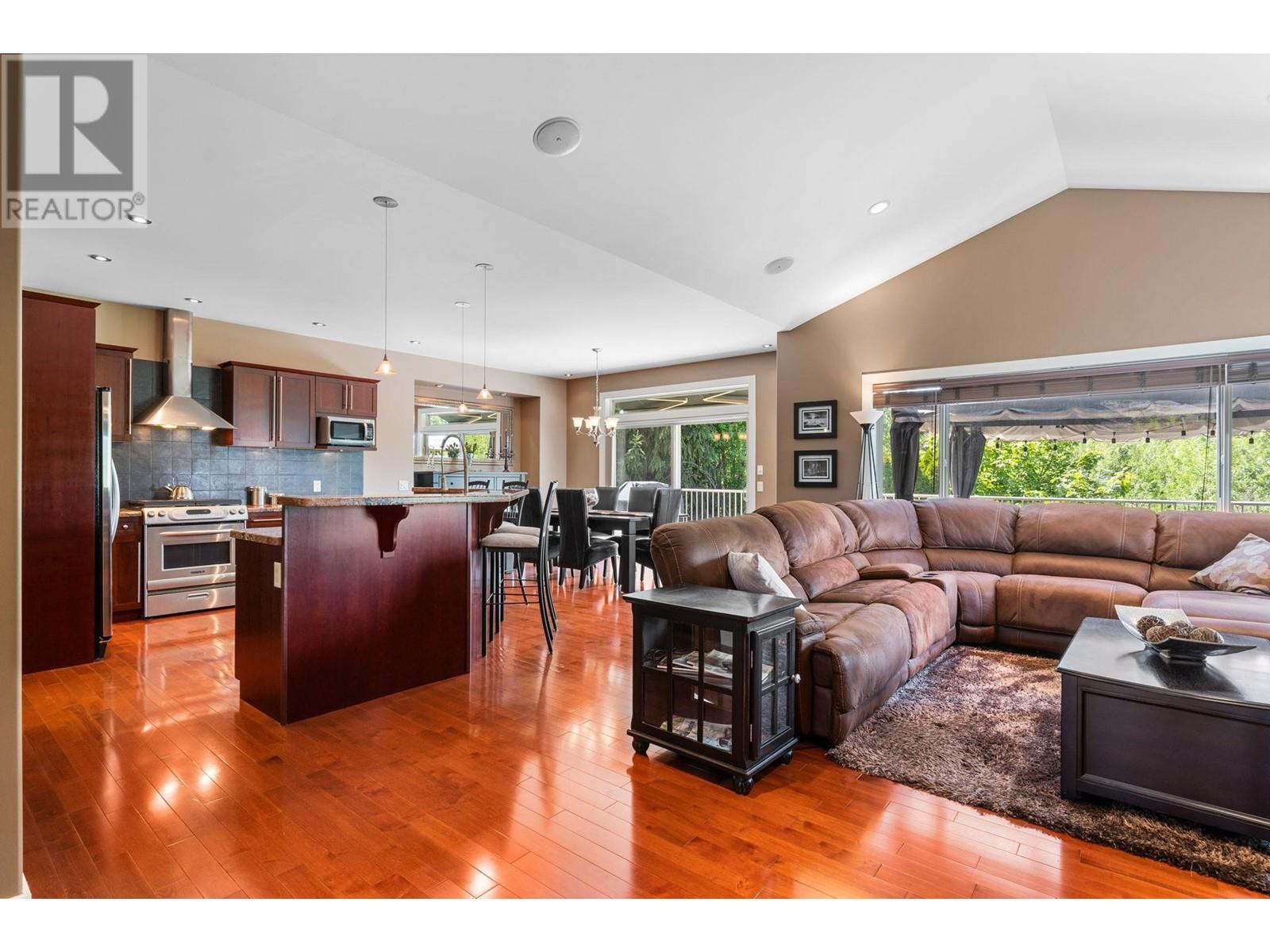 5200 Cobble Court, Kelowna, BC V1W4Y8