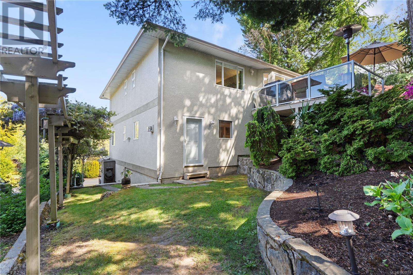 1990 Chalmers Crt, View Royal, British Columbia  V9B 6J2 - Photo 47 - 1000171
