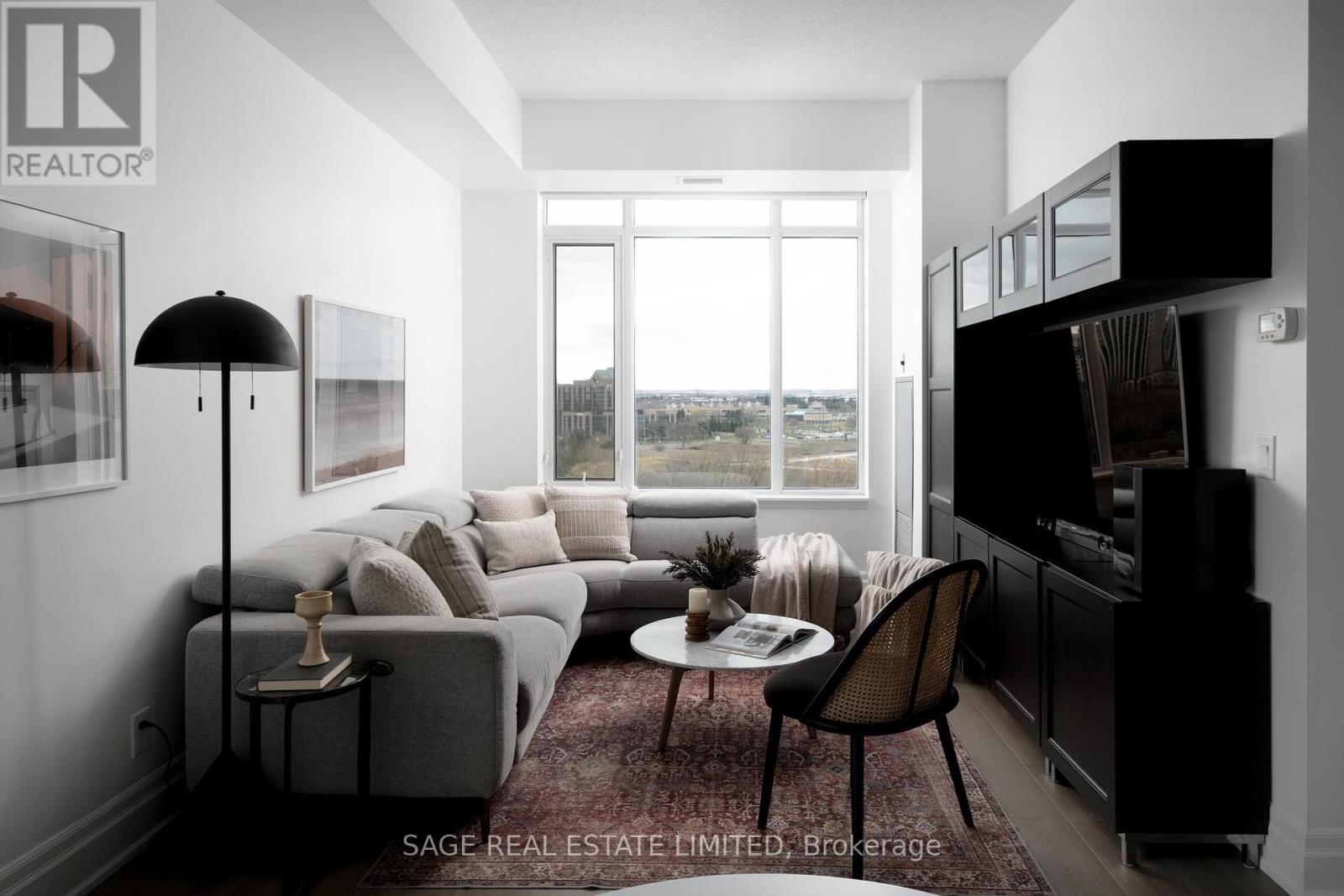 Property at 1007 - 131 UPPER DUKE CRESCENT image 3