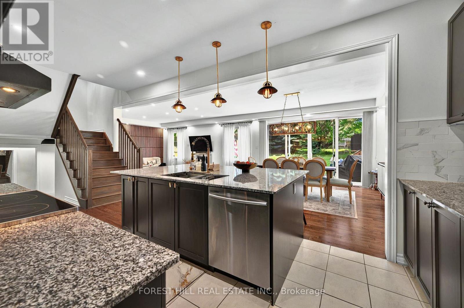 67 Alf Neely Way, Newmarket, Ontario  L3Y 0C6 - Photo 4 - N12163460