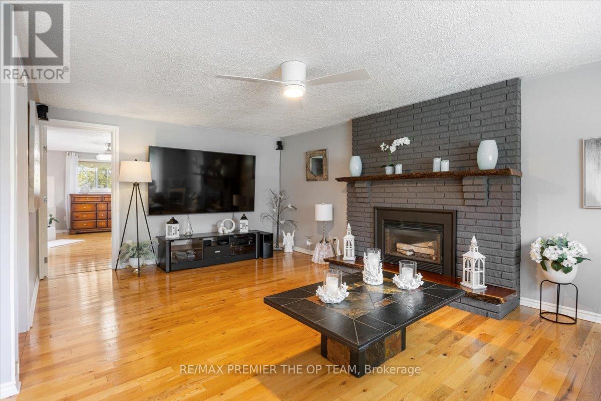 1999 Mountbatten Avenue, Innisfil, Ontario  L9S 1T6 - Photo 13 - N12163489