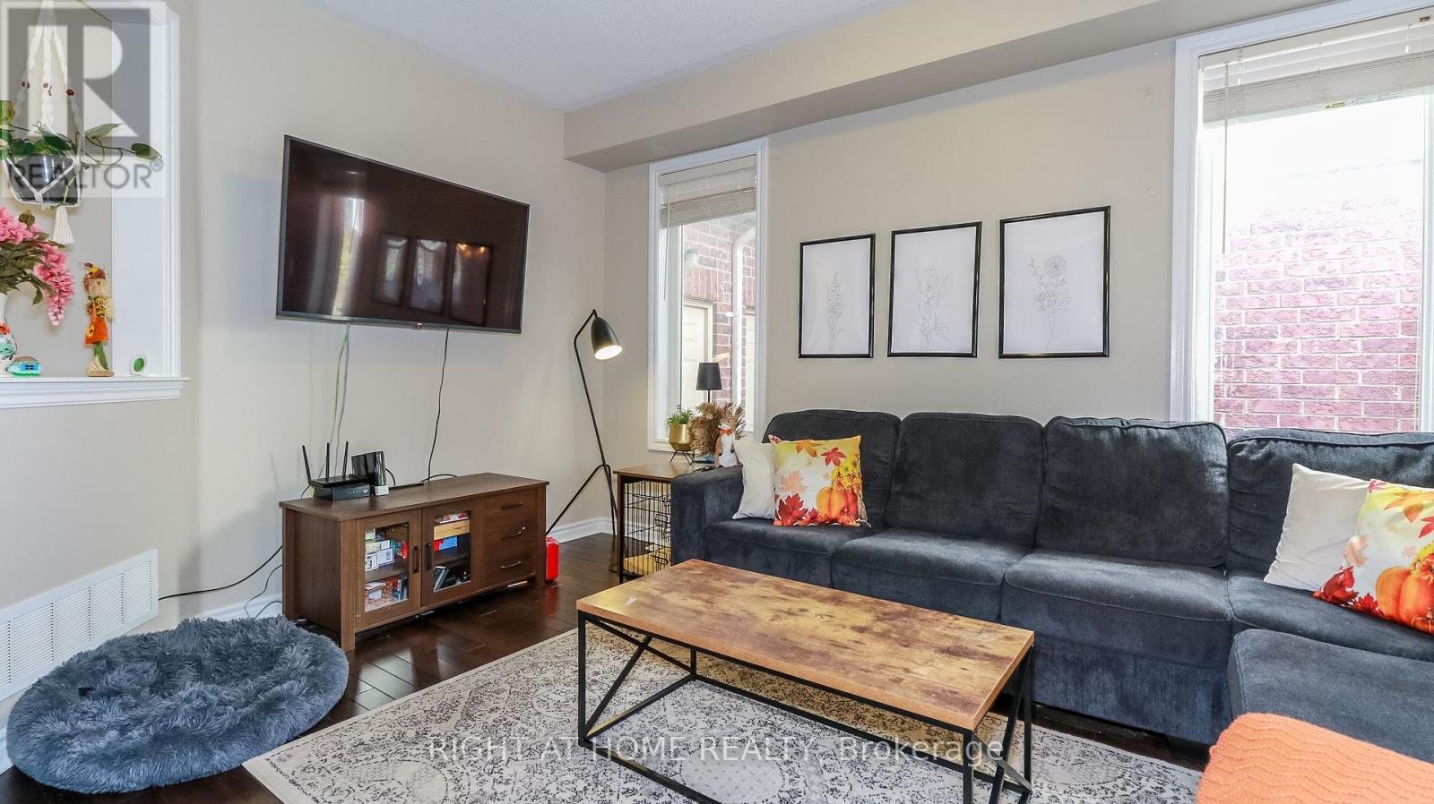 95 Collier Crescent, Essa, Ontario  L0M 1B5 - Photo 7 - N12163498