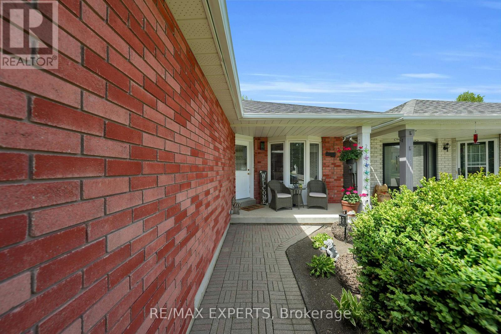 83 Gray Avenue, New Tecumseth, Ontario  L9R 1P5 - Photo 4 - N12163546