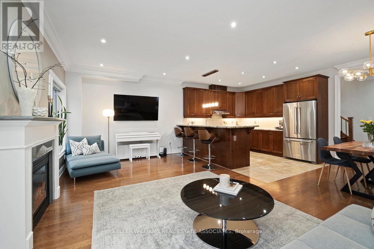 442 Valermo Drive, Toronto, Ontario  M8W 2M2 - Photo 10 - W12039794