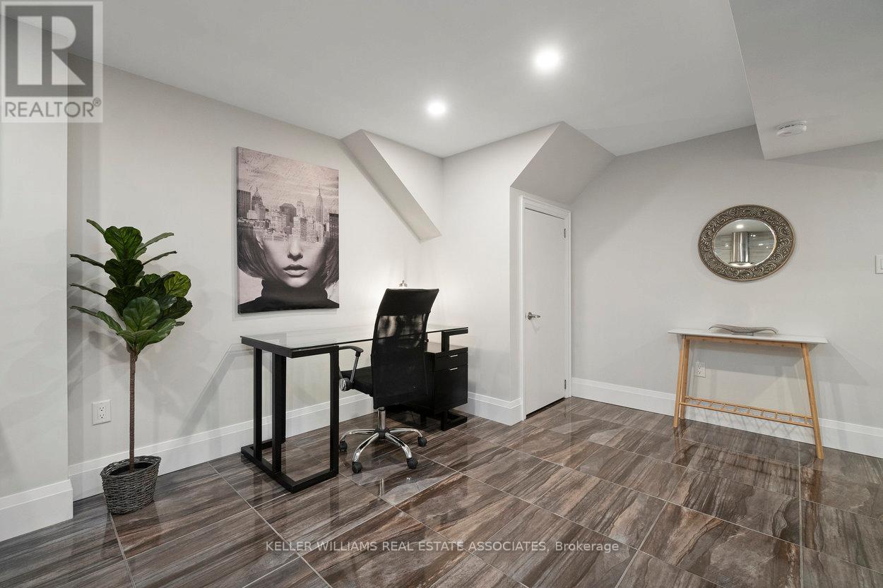 442 Valermo Drive, Toronto, Ontario  M8W 2M2 - Photo 34 - W12039794