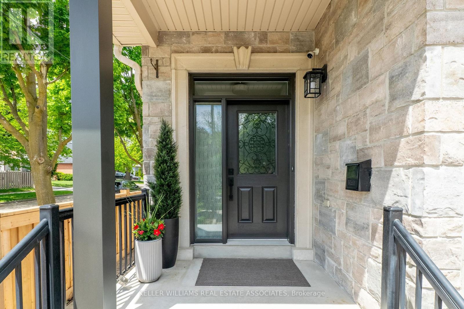442 Valermo Drive, Toronto, Ontario  M8W 2M2 - Photo 4 - W12039794