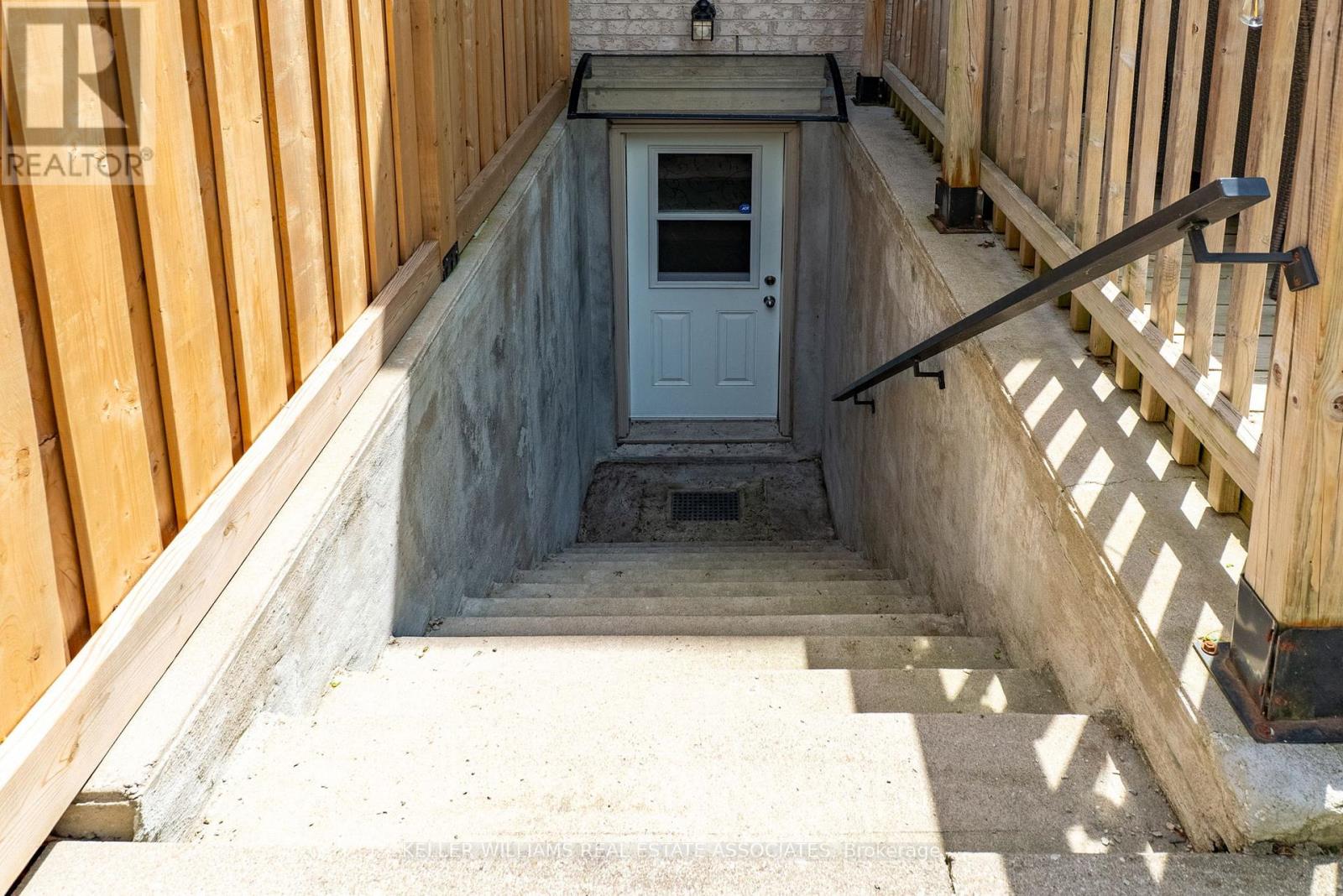 442 Valermo Drive, Toronto, Ontario  M8W 2M2 - Photo 47 - W12039794