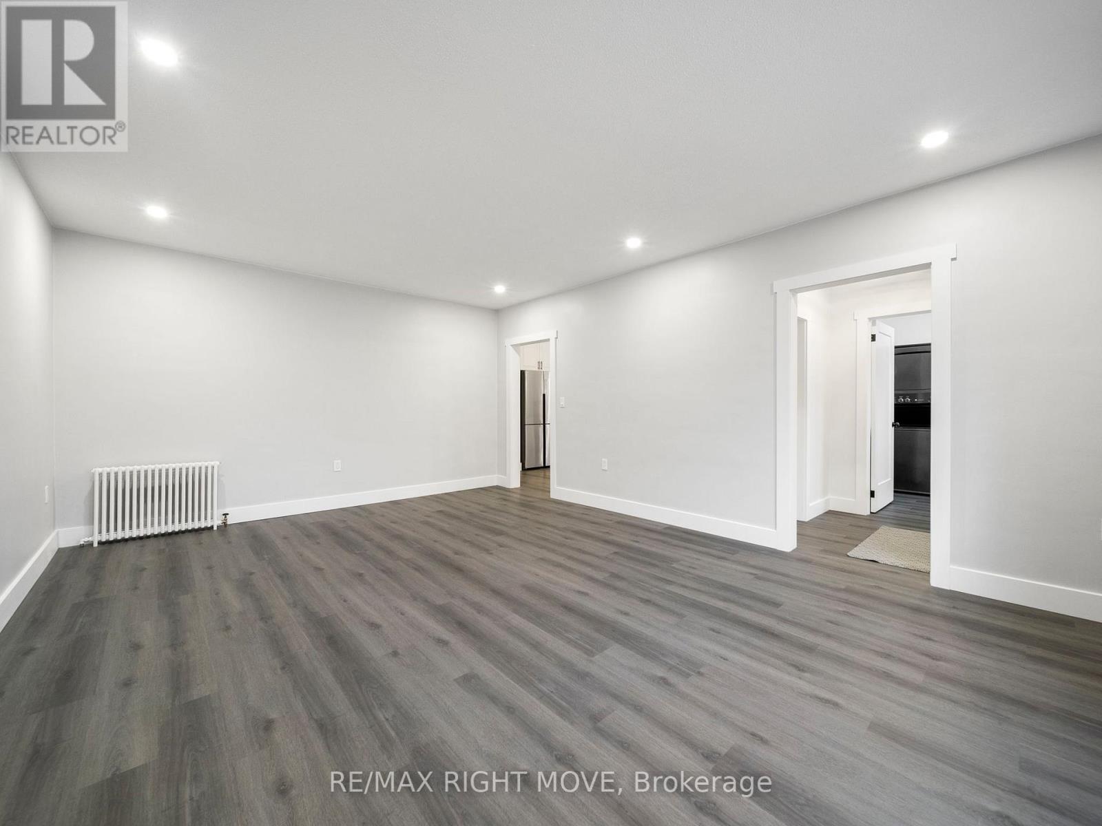 206 Mary Street, Orillia, Ontario  L3V 3E6 - Photo 10 - S12163430