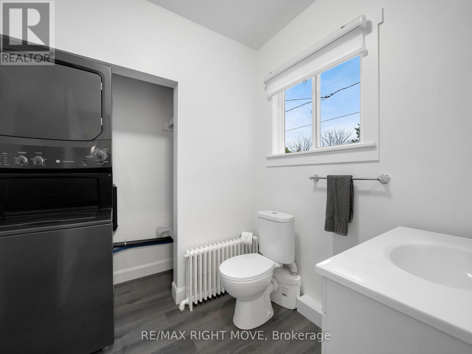 206 Mary Street, Orillia, Ontario  L3V 3E6 - Photo 12 - S12163430