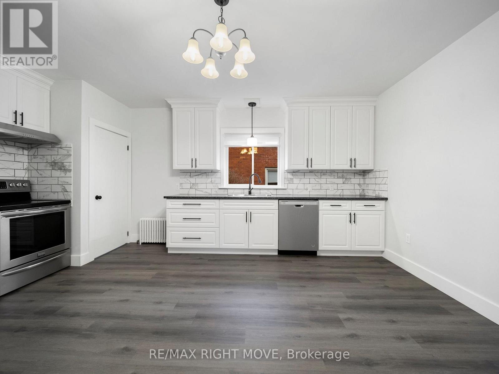 206 Mary Street, Orillia, Ontario  L3V 3E6 - Photo 16 - S12163430