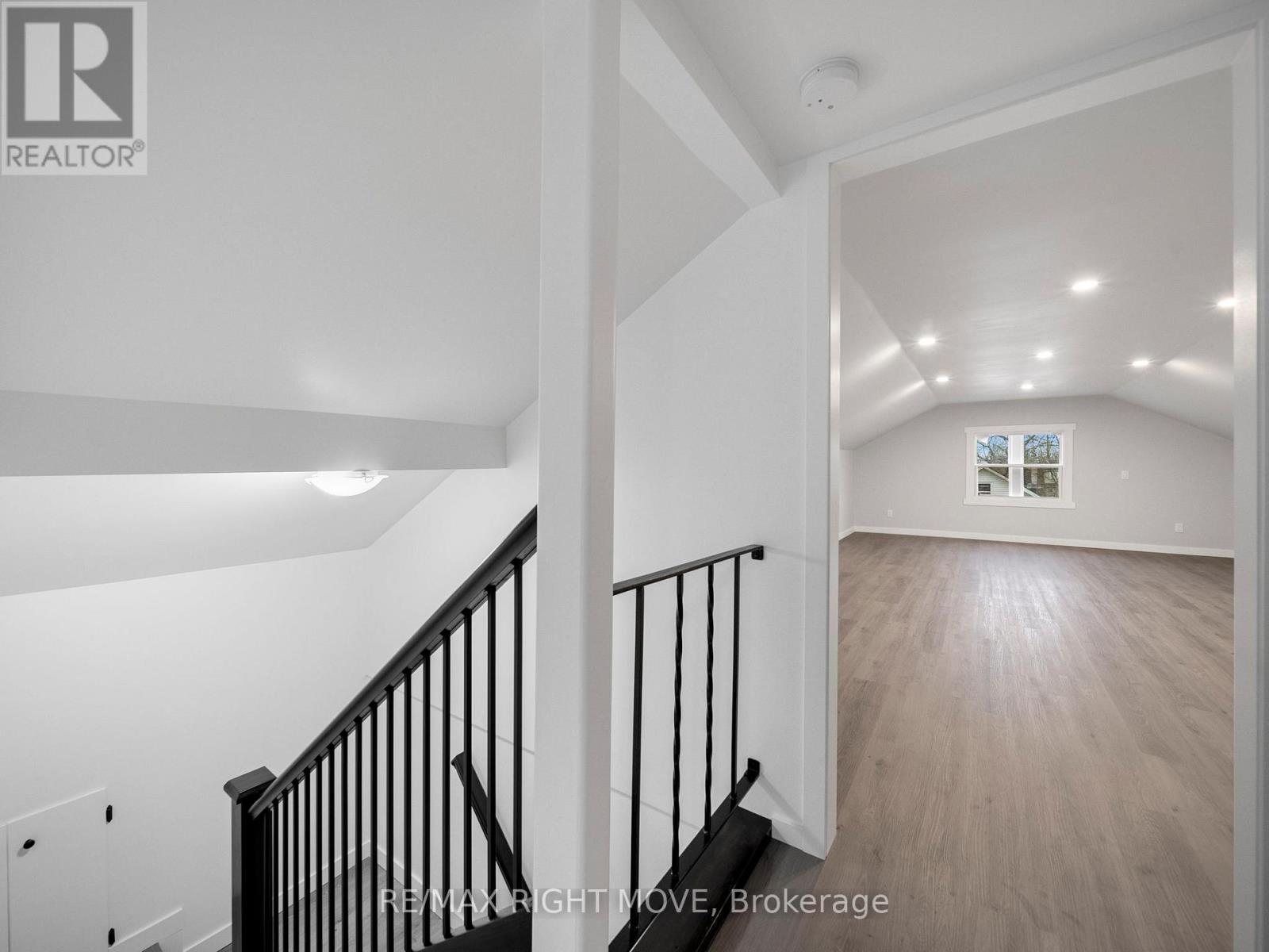 206 Mary Street, Orillia, Ontario  L3V 3E6 - Photo 22 - S12163430
