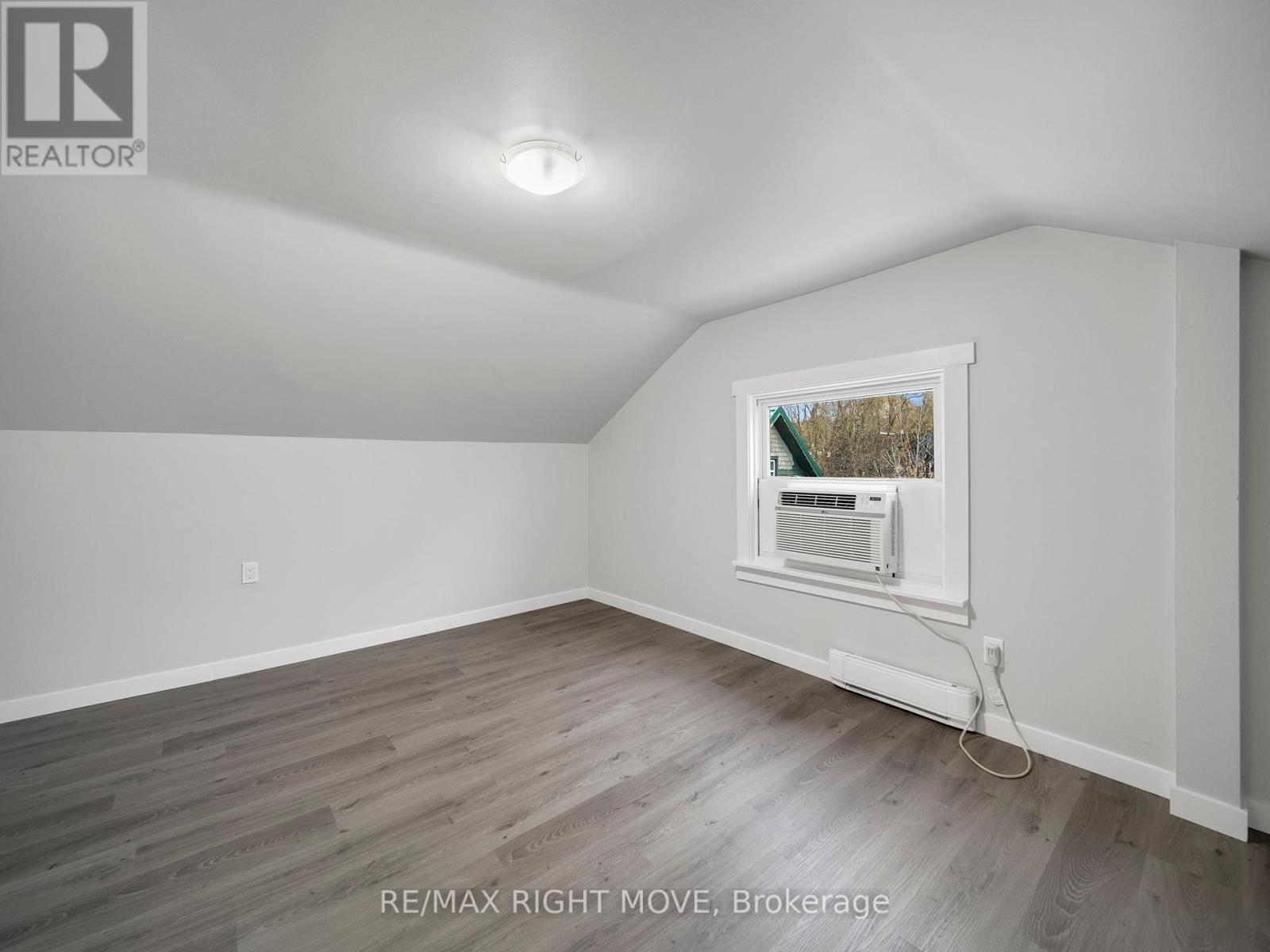 206 Mary Street, Orillia, Ontario  L3V 3E6 - Photo 24 - S12163430