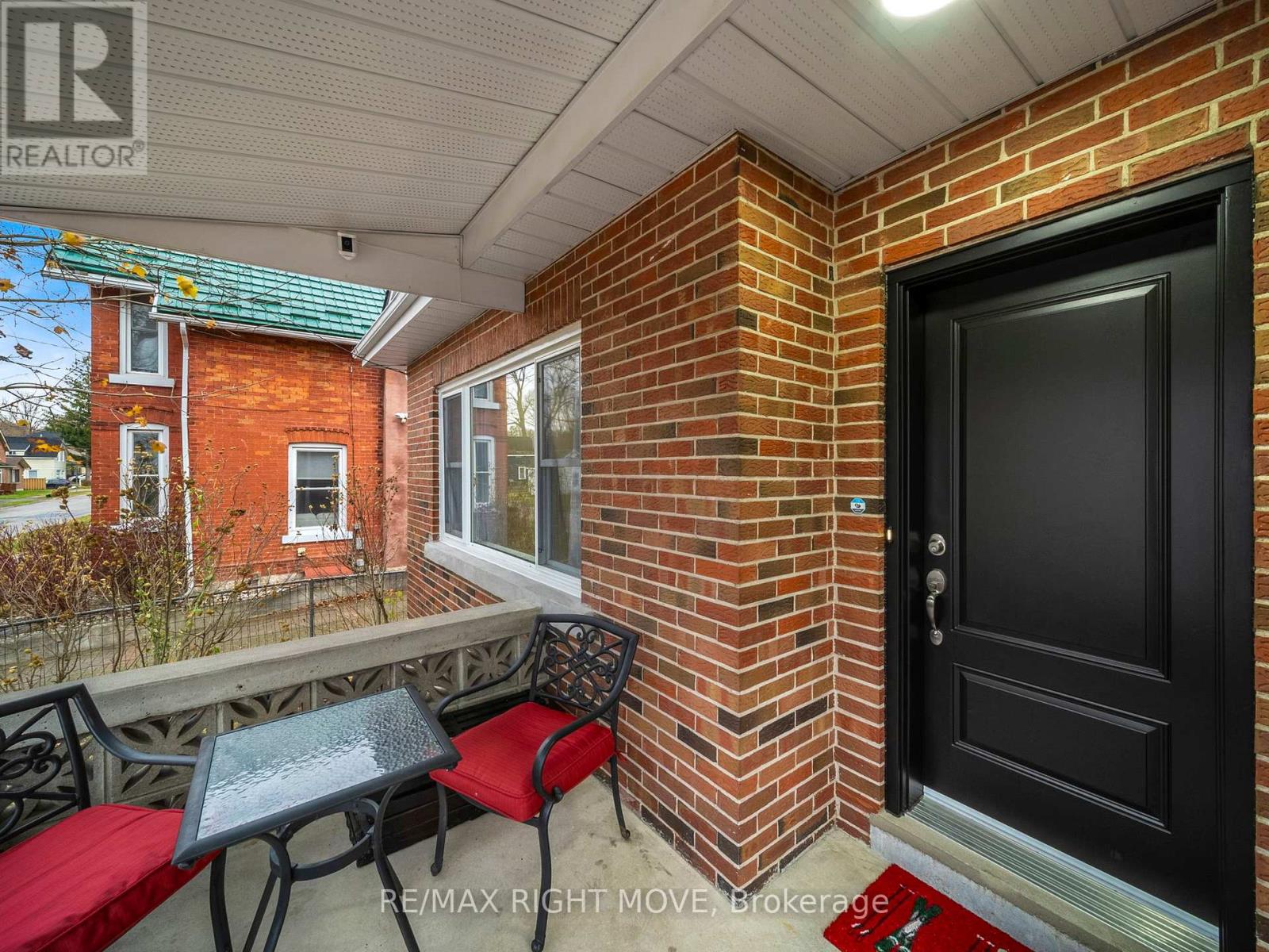 206 Mary Street, Orillia, Ontario  L3V 3E6 - Photo 3 - S12163430