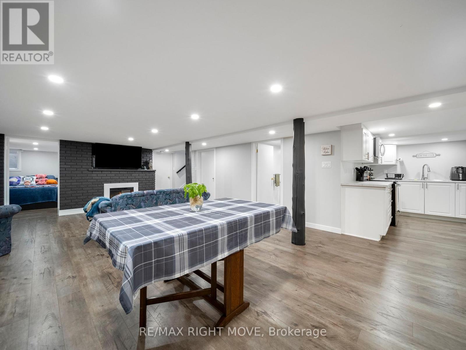 206 Mary Street, Orillia, Ontario  L3V 3E6 - Photo 33 - S12163430