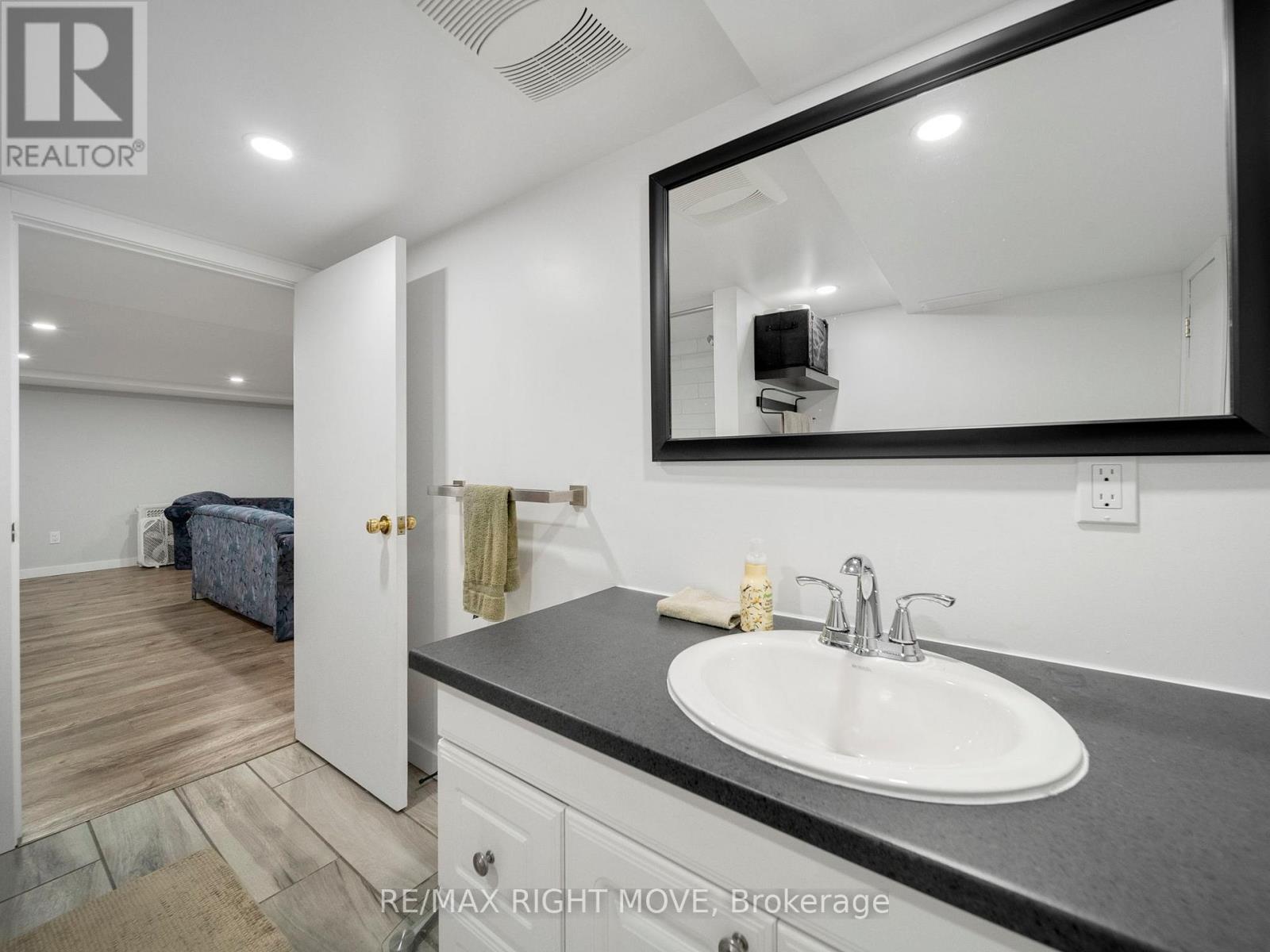 206 Mary Street, Orillia, Ontario  L3V 3E6 - Photo 40 - S12163430