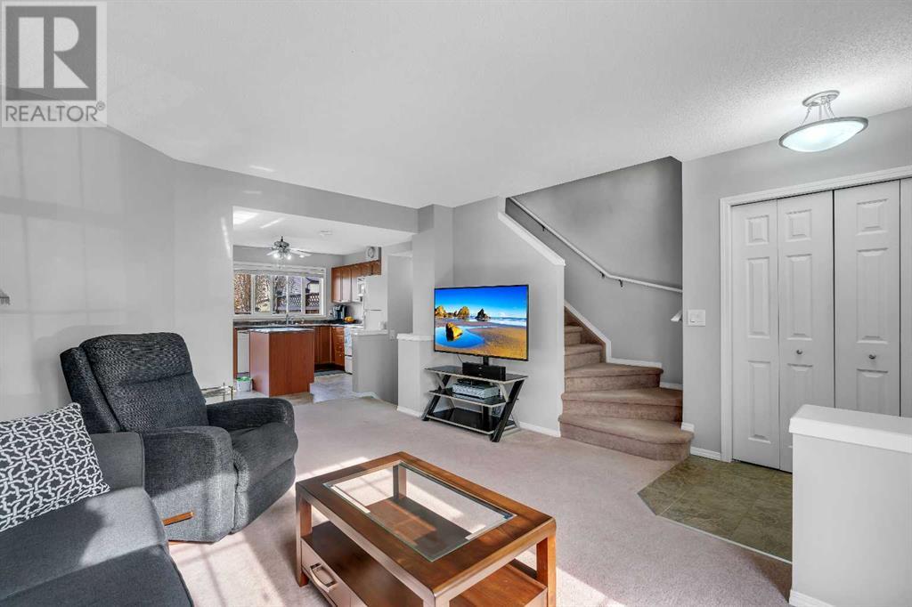Property at 126 Elgin Place SE image 3