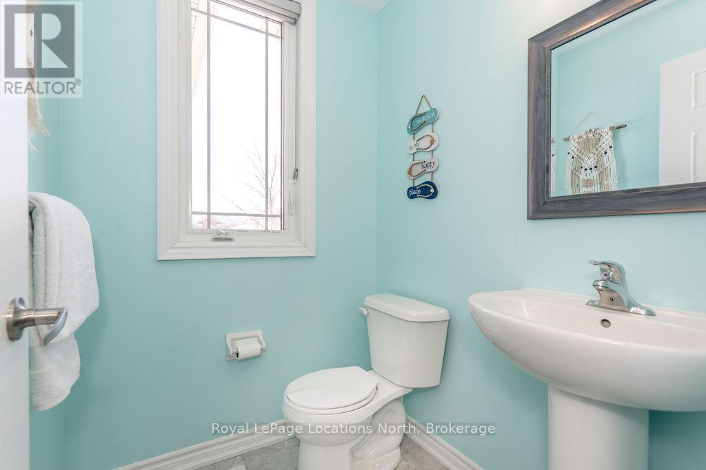 13 Academy Avenue, Wasaga Beach, Ontario  L9Z 0G9 - Photo 13 - S12163660