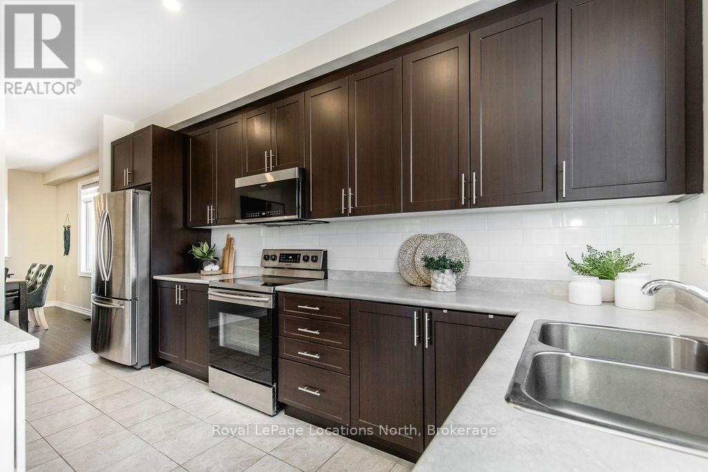 13 Academy Avenue, Wasaga Beach, Ontario  L9Z 0G9 - Photo 7 - S12163660